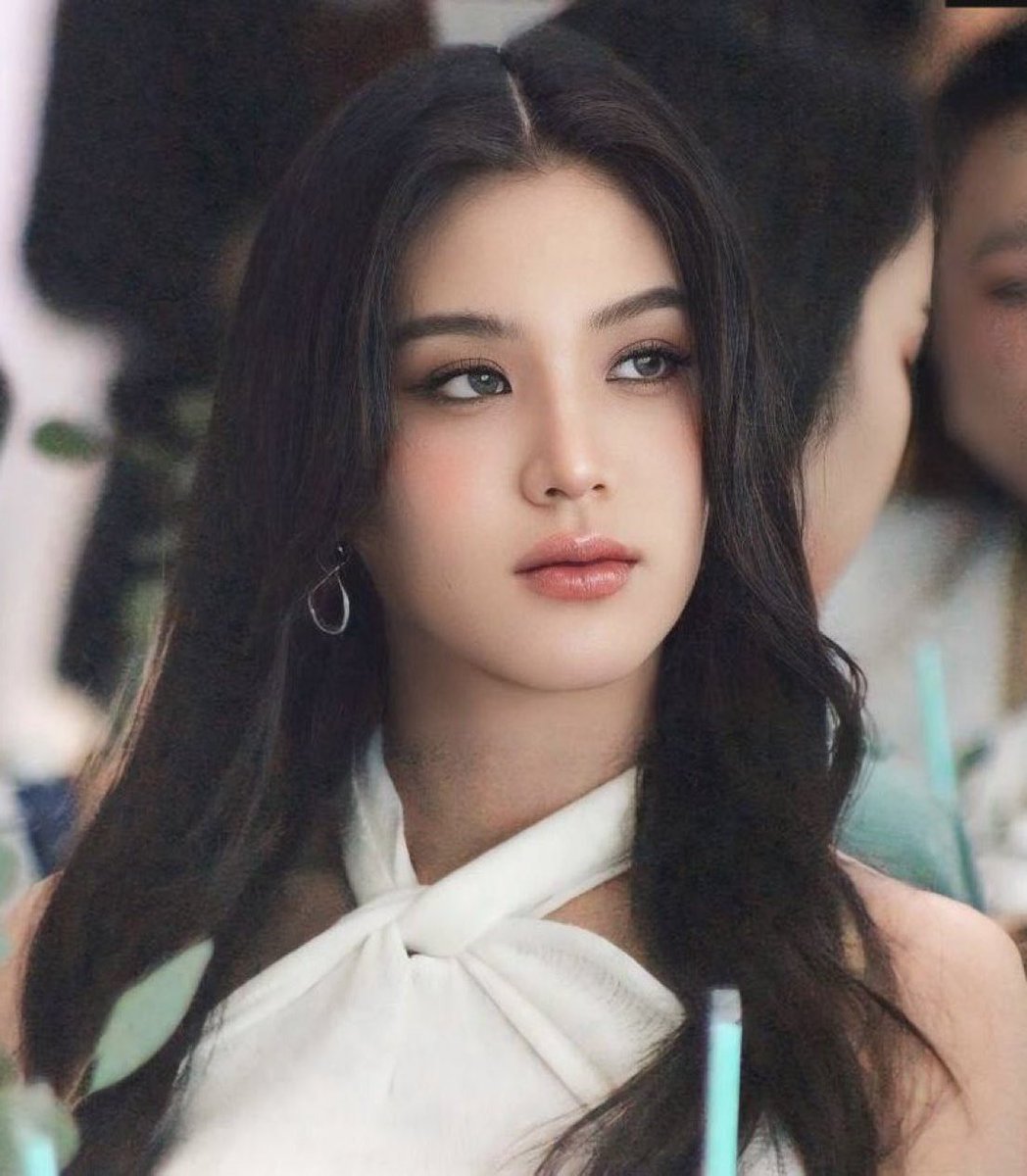 iva_lr's tweet image. Her eyes 💜

EMBN KS STORE OPENING
#KatespadexEmiBonnie