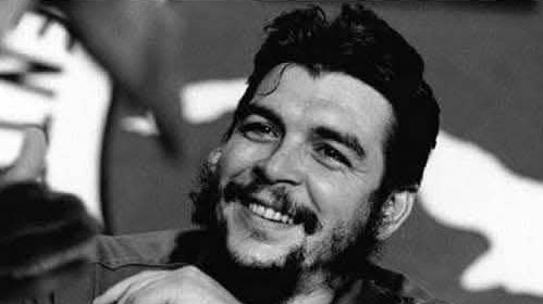Ser como el Che, la única forma de ser un verdadero revolucionario.
#CheVive