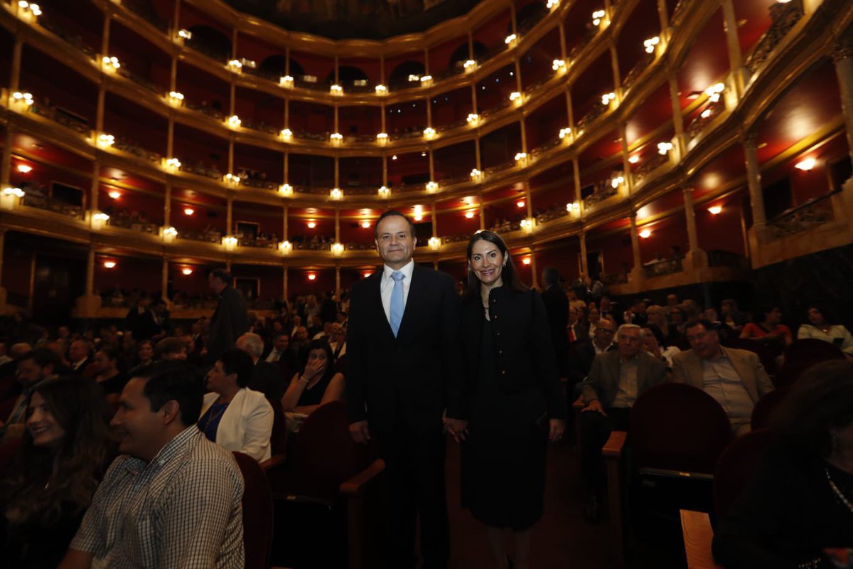 Esta noche reconocemos la generosidad de instituciones y personas que trabajan en beneficio de la población jalisciense que más lo necesita, a través del Banco de Alimentos de Guadalajara. Agradezco la invitación a la ceremonia del Premio a la Generosidad. #TeatroDegollado