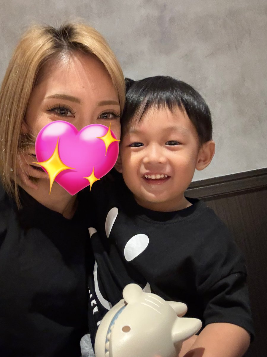 最近定期的にれいなにしてるー？て電話かけてくるんほんまかわいいはよ会いに帰るからまっててねえ