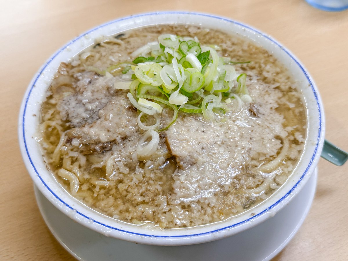 NRNL365's tweet photo. 🍜安福亭 本店
老麺 大油
煮干し系出汁が濃い！しっかりしたボディに大量の背脂！！相変わらずうまい！！長岡エリアはタマネギじゃなくて青ネギ！好き！！飲み干した！！ https://t.co/DYdi89mDO8