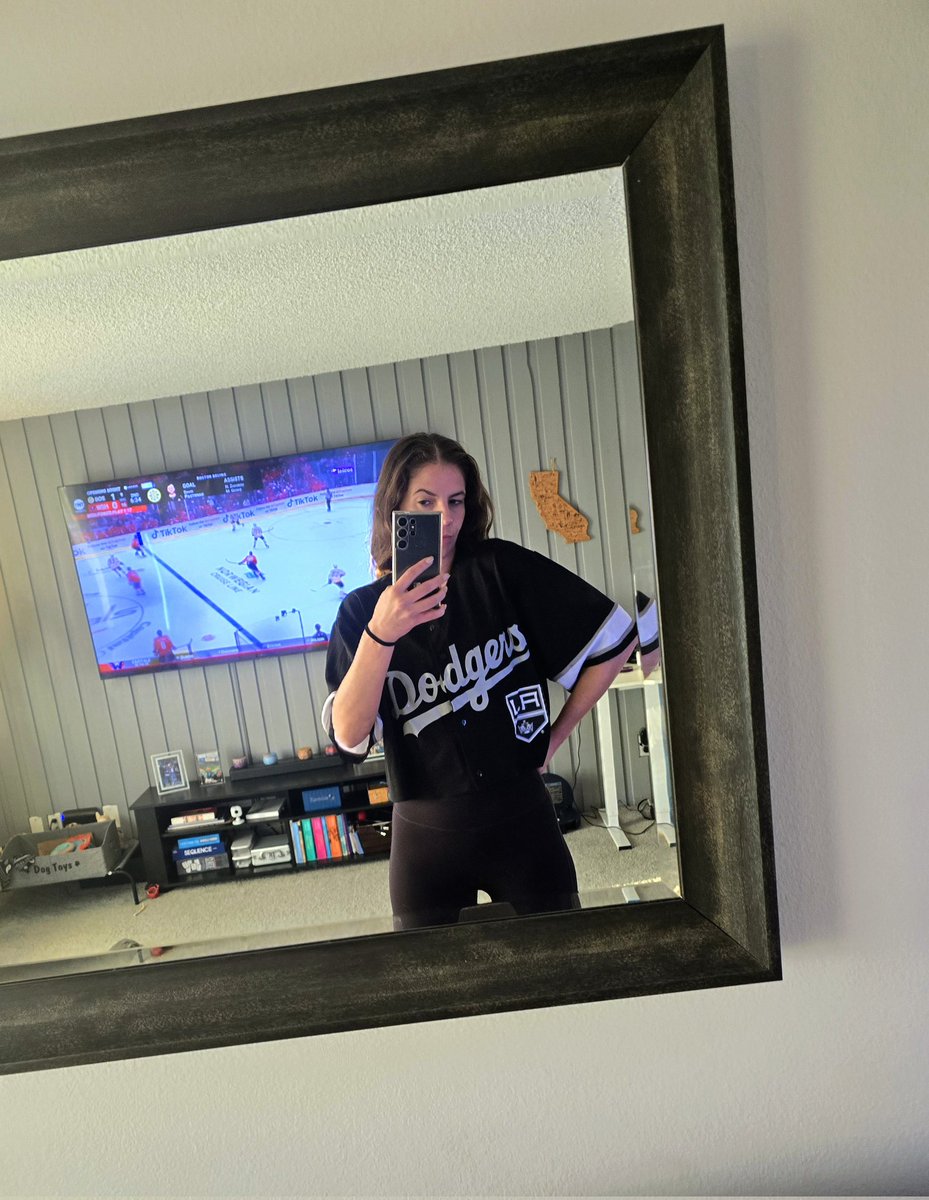 tanjjiii's tweet image. Think I nailed the &apos;fit for tonight 
#Dodgers
#Gokingsgo