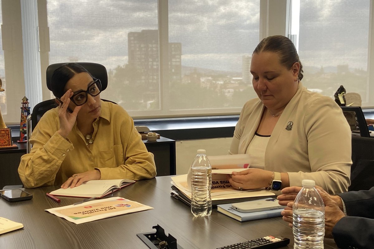CEDH en Jalisco (@cedhj) on Twitter photo Cuando las instituciones colaboran, los derechos humanos se fortalecen 💪🏼✨
La presidenta de la #CEDHJ, Luz del Carmen Godínez González, y la directora del <a href="/DIFJalisco/">Sistema DIF Jalisco</a>, Diana Vargas, tuvieron una reunión de trabajo sobre iniciativas que coloquen a las personas y a las familias Cuando las instituciones colaboran, los derechos humanos se fortalecen 💪🏼✨
La presidenta de la #CEDHJ, Luz del Carmen Godínez González, y la directora del <a href="/DIFJalisco/">Sistema DIF Jalisco</a>, Diana Vargas, tuvieron una reunión de trabajo sobre iniciativas que coloquen a las personas y a las familias