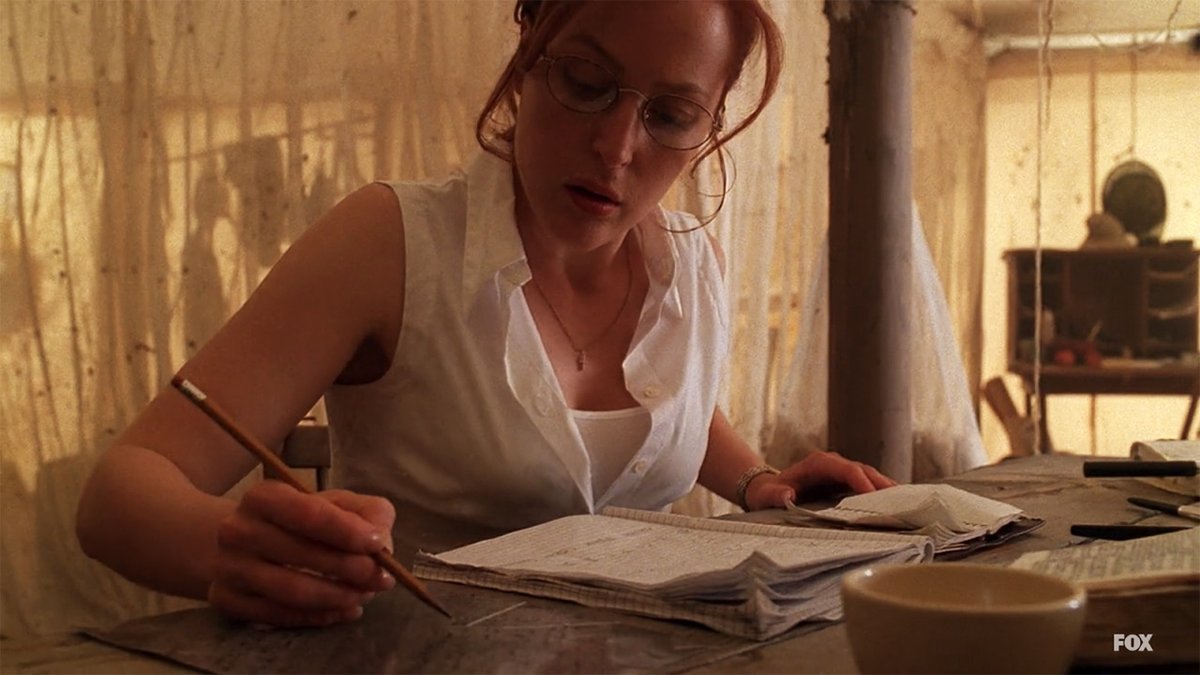BowtiedWhouffle's tweet image. Scully wearing glasses appreciation tweet