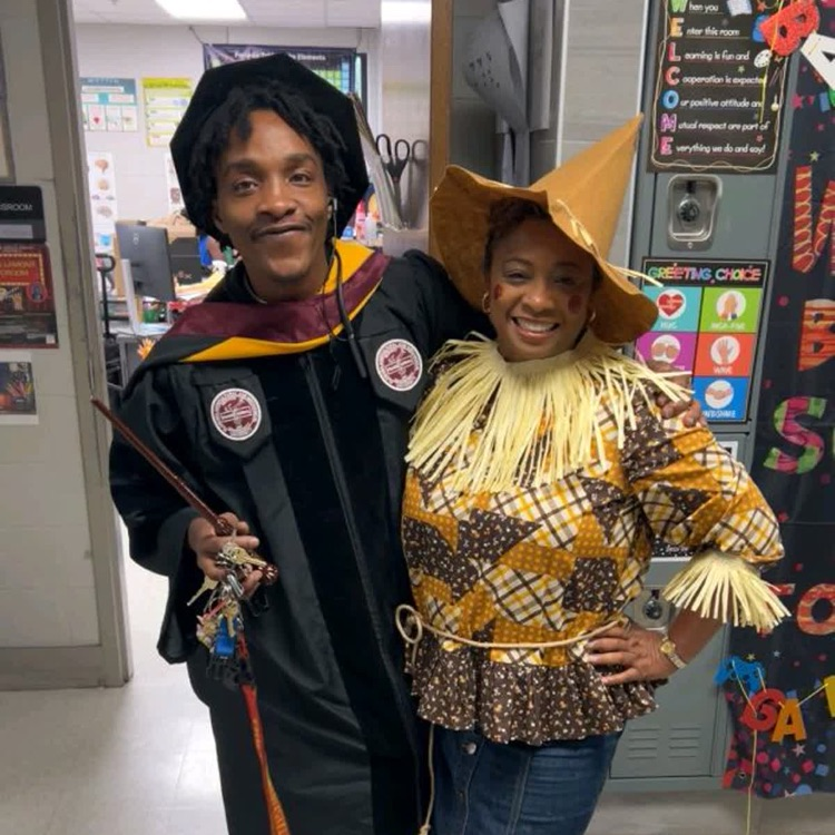 ErwinMSEagles's tweet image. Homecoming Week at Erwin Middle has been WILD!
🪄 Mon: Wicked/Wizard of Oz
🎯 Tues: Family Feud (Steve Harvey vs. Squid Games)
🎤 Wed: Motown vs. Hip Hop
Witches, game shows &amp;amp; dance battles—just a normal week here 😎❤️🤍💙#ErwinEagles #HomecomingWeek