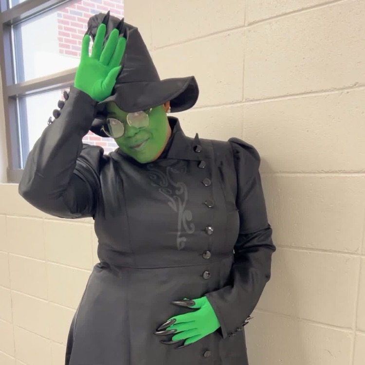 ErwinMSEagles's tweet image. Homecoming Week at Erwin Middle has been WILD!
🪄 Mon: Wicked/Wizard of Oz
🎯 Tues: Family Feud (Steve Harvey vs. Squid Games)
🎤 Wed: Motown vs. Hip Hop
Witches, game shows &amp;amp; dance battles—just a normal week here 😎❤️🤍💙#ErwinEagles #HomecomingWeek