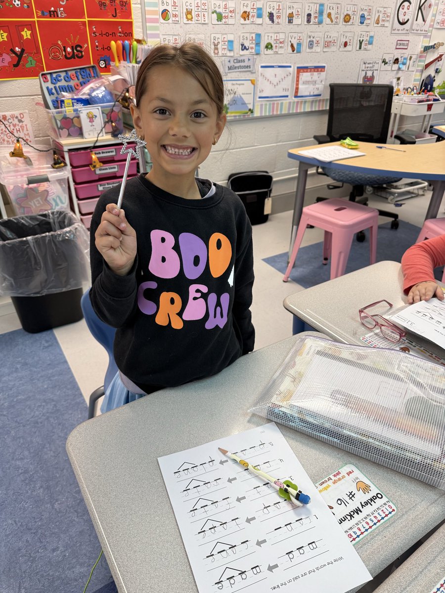 Ms_McCormick26's tweet image. We brought out our magic e wands to learn the a_e sound spelling today! We also have been word chaining and practicing our sound focus of the week /ee/! 🪄

#1stgrade #skills #cklaskills #kcsd #ropedintoreading