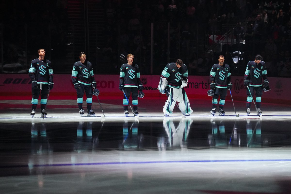 SeattleKraken's tweet image. 2️⃣4️⃣ HOURS UNTIL THE SEASON FIVE PREMIERE OF KRAKEN HOCKEY!!!

No more time to waste – let&apos;s get ready to play → bit.ly/KRAKENSZN5