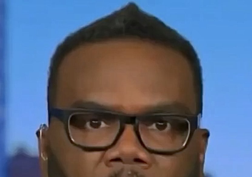 SULLY10X's tweet image. What’s this hairstyle called