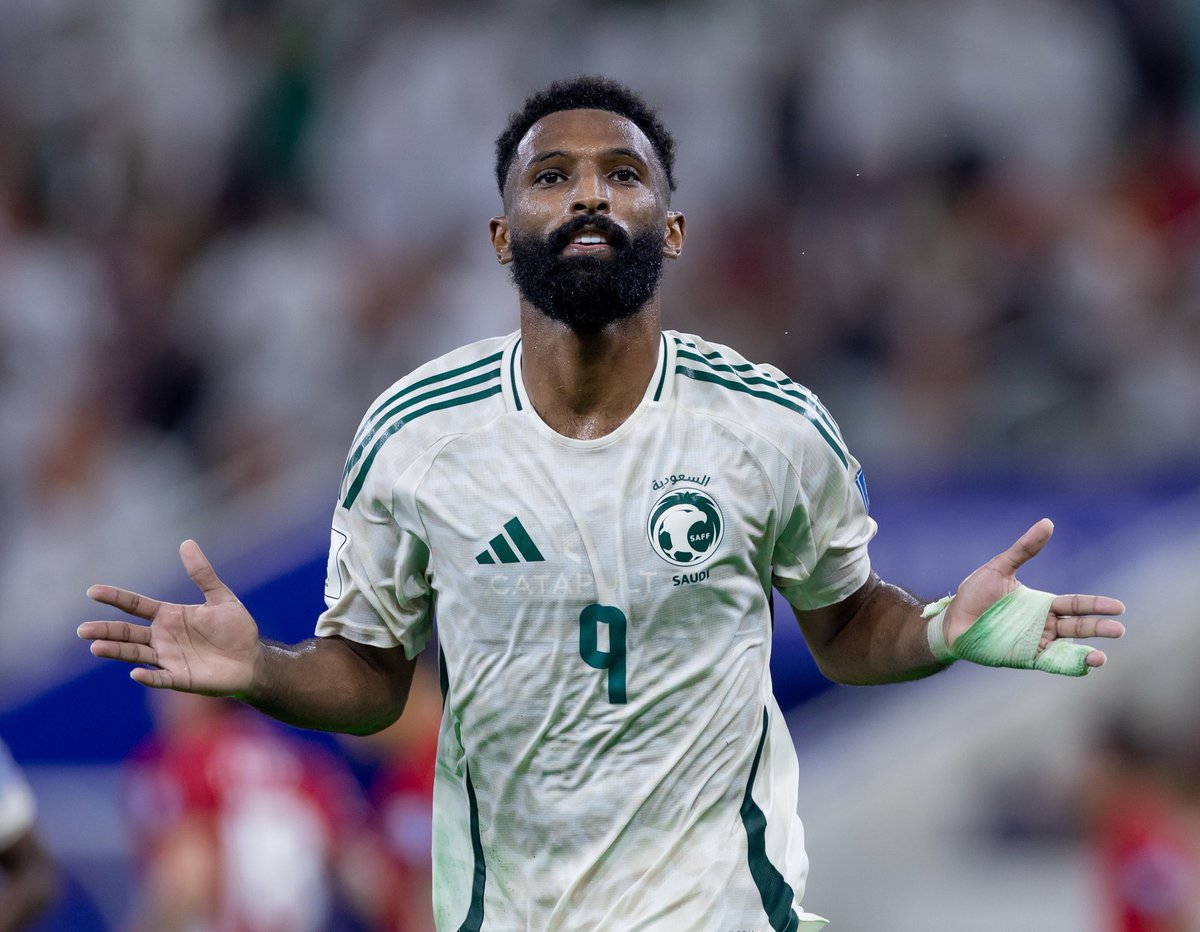 المستحيل ليس سعودي 🇸🇦🦅
و رجال الاهلي مشرفين الوطن دائما 💚💚💚