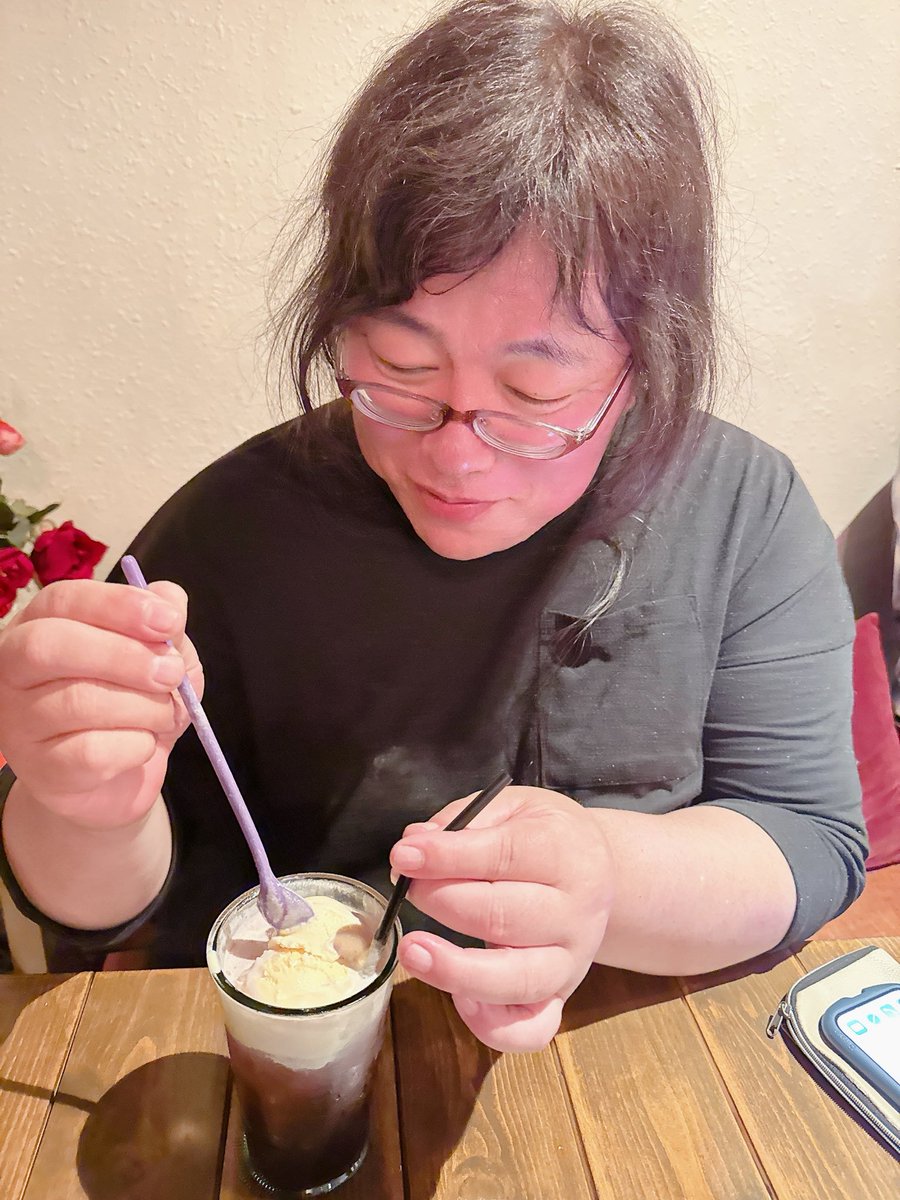 TakemiSomeya's tweet photo. 2025年だいぶ前の事を載せるのを
忘れた｡

4・20 はTiktokで知ってから即月の生ライブの券を購入して

あーたんと東京の赤坂にコンサートライブに行って来ました｡
あーたんあまりも嬉しい過ぎて感激で興奮してました😇🐼 https://t.co/RoQvReD7bp