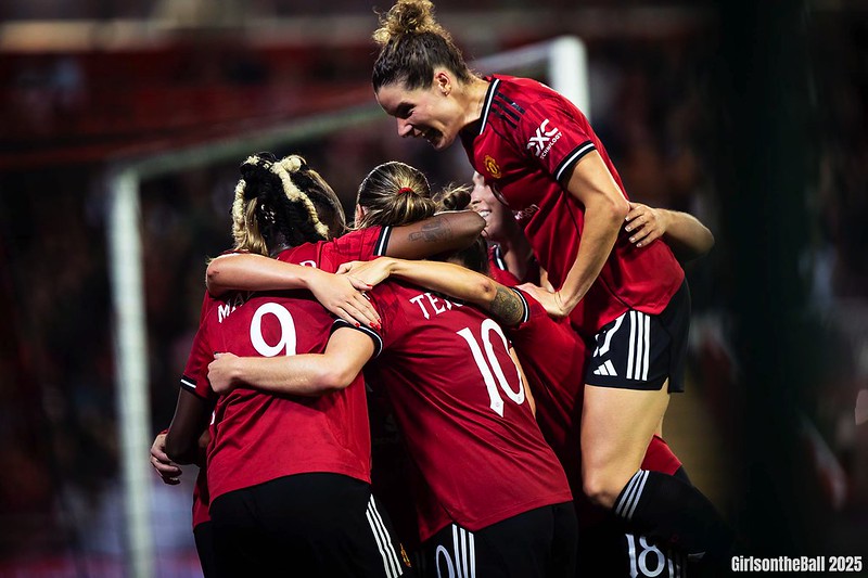 Historic first win for Manchester United in the UWCL League phase. 

Maya Le Tissier's penalty the difference. United dominated but held back by a defensive Vålerenga. 

Important 3 points to kick off their campaign.