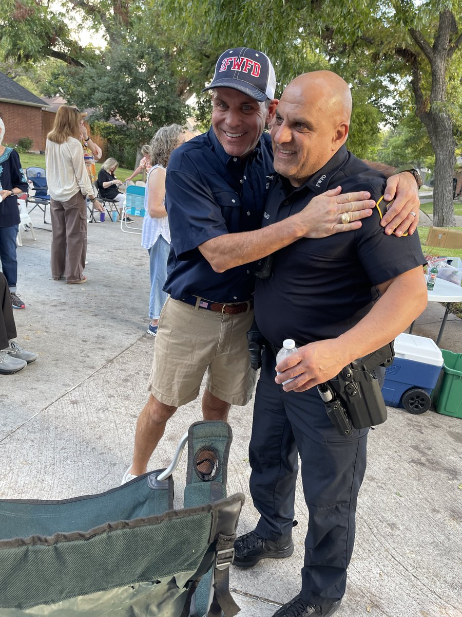 michaeldcrain's tweet image. District 3 #NationalNightOut was a huge success! 🚗 Drove 51 miles across #FortWorth making 7 stops in 3.5 hours. Great seeing our residents, @fortworthpd, and @fortworthfire! Shoutout to #LVTRise, #RidgleaNorth, #RidgleaHills, #Ridgmar, #HamptonPlace, #Westcliff / #WestcliffWest…