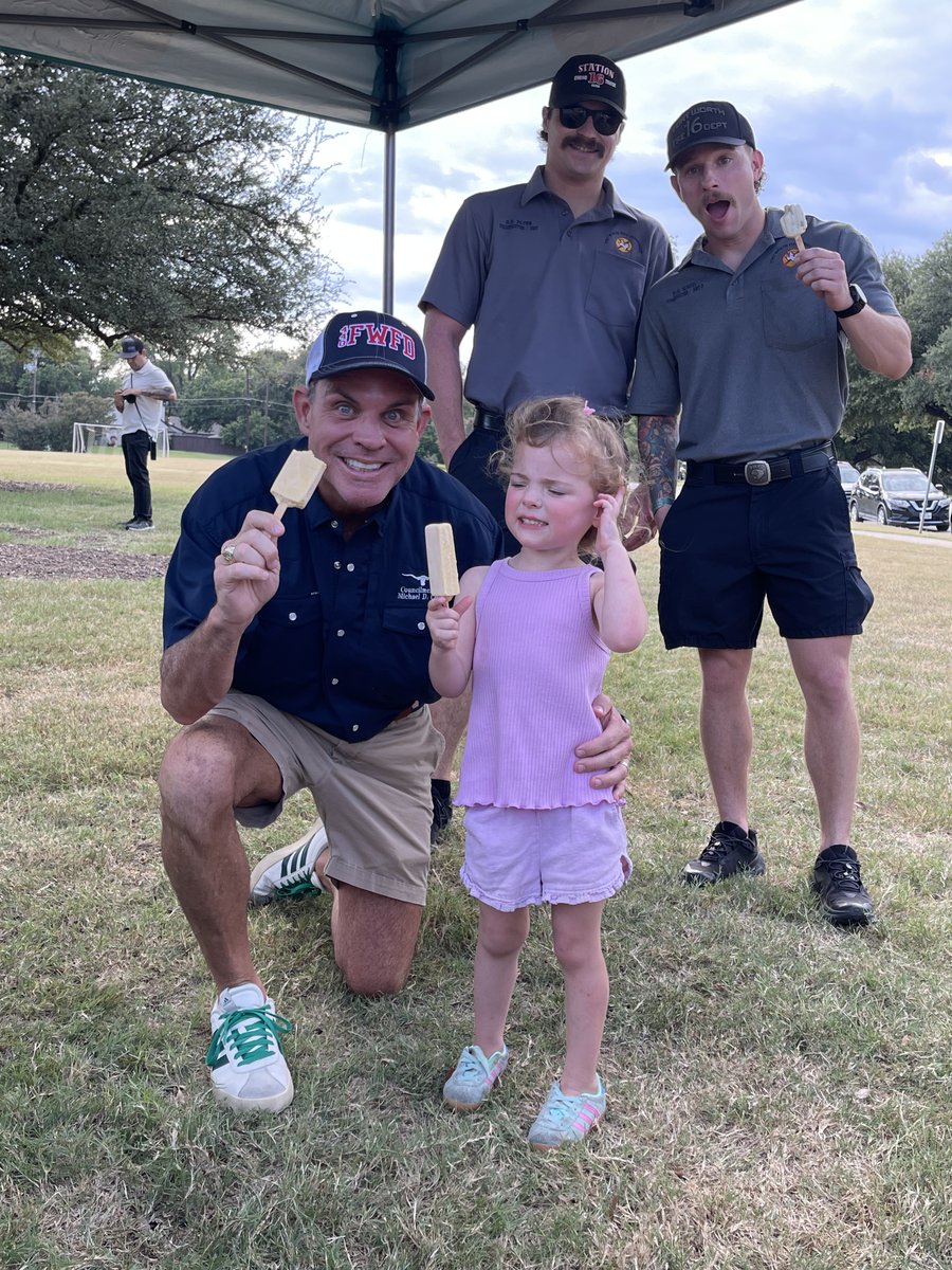 michaeldcrain's tweet image. District 3 #NationalNightOut was a huge success! 🚗 Drove 51 miles across #FortWorth making 7 stops in 3.5 hours. Great seeing our residents, @fortworthpd, and @fortworthfire! Shoutout to #LVTRise, #RidgleaNorth, #RidgleaHills, #Ridgmar, #HamptonPlace, #Westcliff / #WestcliffWest…