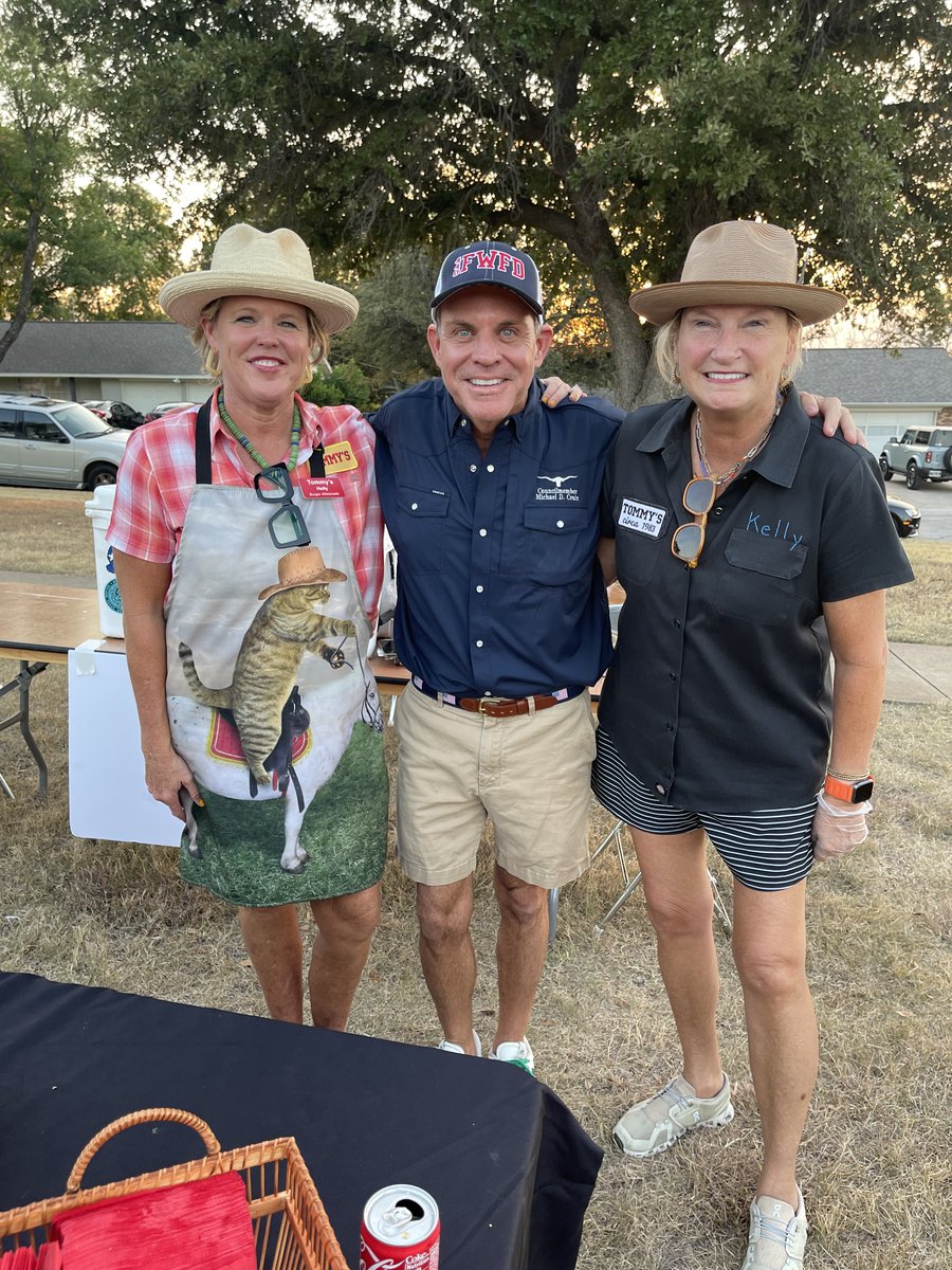 michaeldcrain's tweet image. District 3 #NationalNightOut was a huge success! 🚗 Drove 51 miles across #FortWorth making 7 stops in 3.5 hours. Great seeing our residents, @fortworthpd, and @fortworthfire! Shoutout to #LVTRise, #RidgleaNorth, #RidgleaHills, #Ridgmar, #HamptonPlace, #Westcliff / #WestcliffWest…