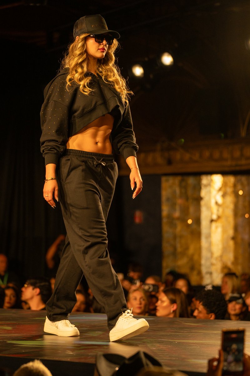 ModellaProject's tweet image. The most amazing set of abs I’ve ever seen on a human being. 
 
----
 
Model Unknown (contact us to be credited)
 
Full Portfolio - themodellaproject.myportfolio.com/nyfw-spring-su…
 
Sony A7R5 / Tamron 70-180
 
96mm – 1/800 – f2.8 – ISO 800
 
Image 137F-42