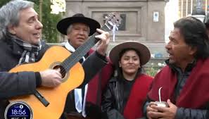 Hablamos con Facundo Saravia quien se sumó "de casualidad" a la protesta del Gobernador Sáenz frente a la Rosada por la obra pública tocando su guitarra

Lo cuenta con <a href="/splmm/">santiago pont lezica</a> y <a href="/giselarsen/">Gisela Larsen</a> 
<a href="/fmmilenium/">FM Milenium 106.7</a> 
Escuchá acá:
open.spotify.com/episode/4co0Fj…