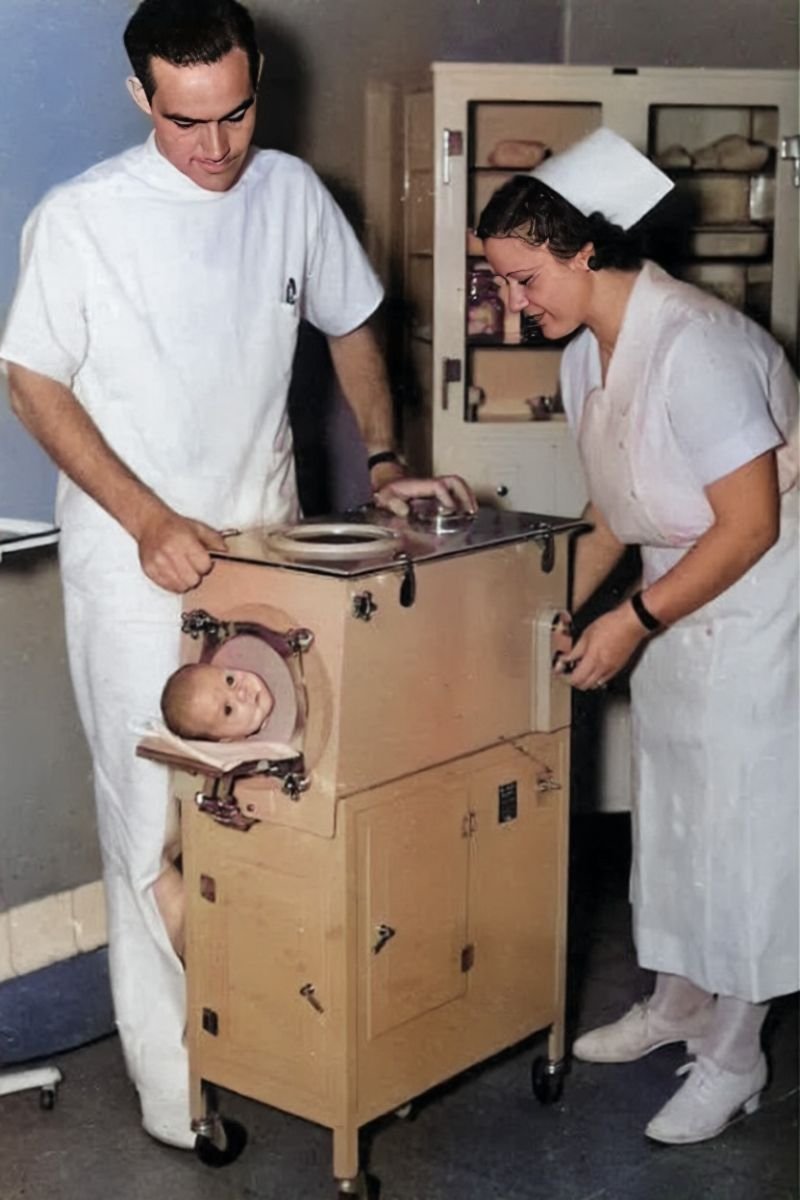 reliablevoter's tweet image. This is what vaccines avoid. #polio #ironlung