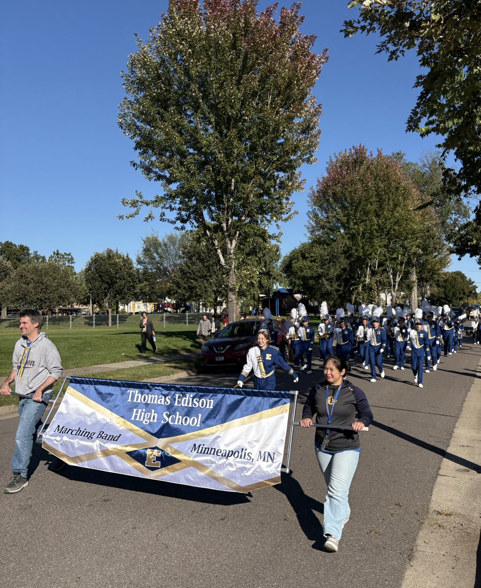 SenDoronClark's tweet photo. Perfect day for the Edison  Homecoming parade. Go Tommies! https://t.co/8tb6SQyTmo