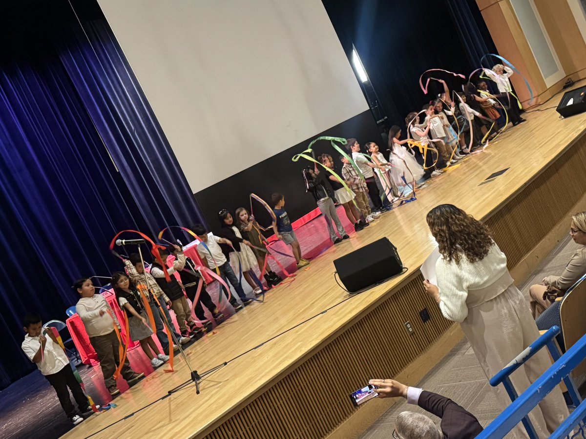 PeekskillCSD's tweet image. Woodside students performed two special songs for guests at last night’s BOE meeting!
During a recess from the meeting, Trustee Vele and local band Amauta played music while guests browsed our Latino History gallery. Thank you to all who came out to join us for the evening!