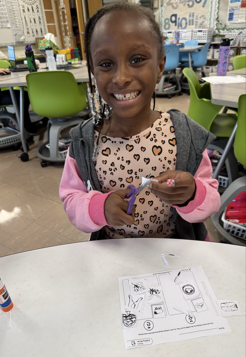 Practicing so many different reading skills during reading rotations ❤️ <a href="/MsFeibusch/">Kathryn Feibusch</a> <a href="/SEM_Dalers/">SEM Dalers</a>