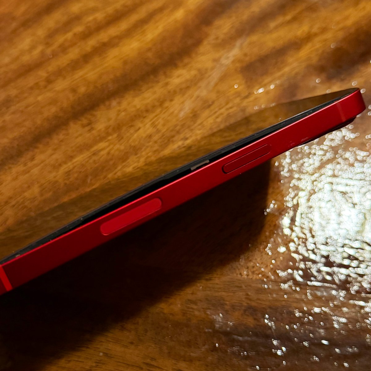 my battery randomly decided swell so i had to upgrade again ~ i’ve never had this happen to any of my phones before, so that’s new.

i’m gonna miss my red iphone 13💔:,(