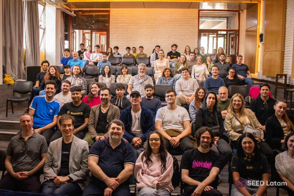 SEEDLatam's tweet image. 🏄🏻‍♀️ La #GiraSEED pasó por Mar del Plata 
Una nueva parada en el recorrido rumbo a Devconnect 🇦🇷

Con el apoyo de la @unmdp, fuimos parte de la 4ta edición de MARDELBLOCKCHAIN.

Más de 130 personas participaron de una jornada con charlas sobre Blockchain, Web3, IA y DeFi, además de…