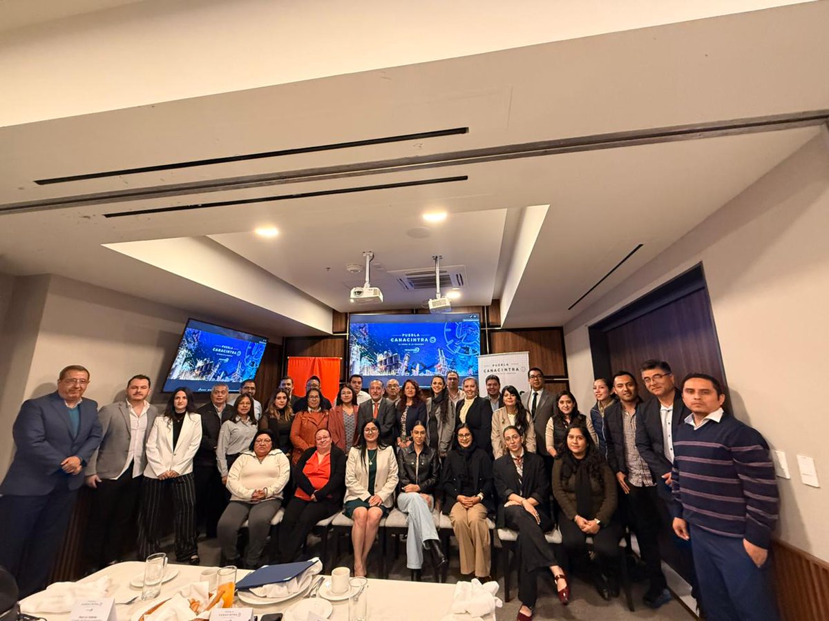 canacintrap's tweet photo. ✨ ¡Gracias por acompañarnos!
El Desayuno y Sesión Informativa “Todo lo que debes saber sobre la Ley Silla” fue un espacio de diálogo, aprendizaje y conexión.
Agradecemos a quienes hicieron posible este encuentro:
👤 Eduardo Garduño Gonzalo, por compartir su experiencia
🤝 Susana Barrios, en representación de ANADE Puebla
🤝 Dora Luz Galindo, representante del Comité de Enlace Legislativo de CANACINTRA Puebla
¡Seguimos construyendo espacios que impulsan el conocimiento y fortalecen la comunidad empresarial! 💼