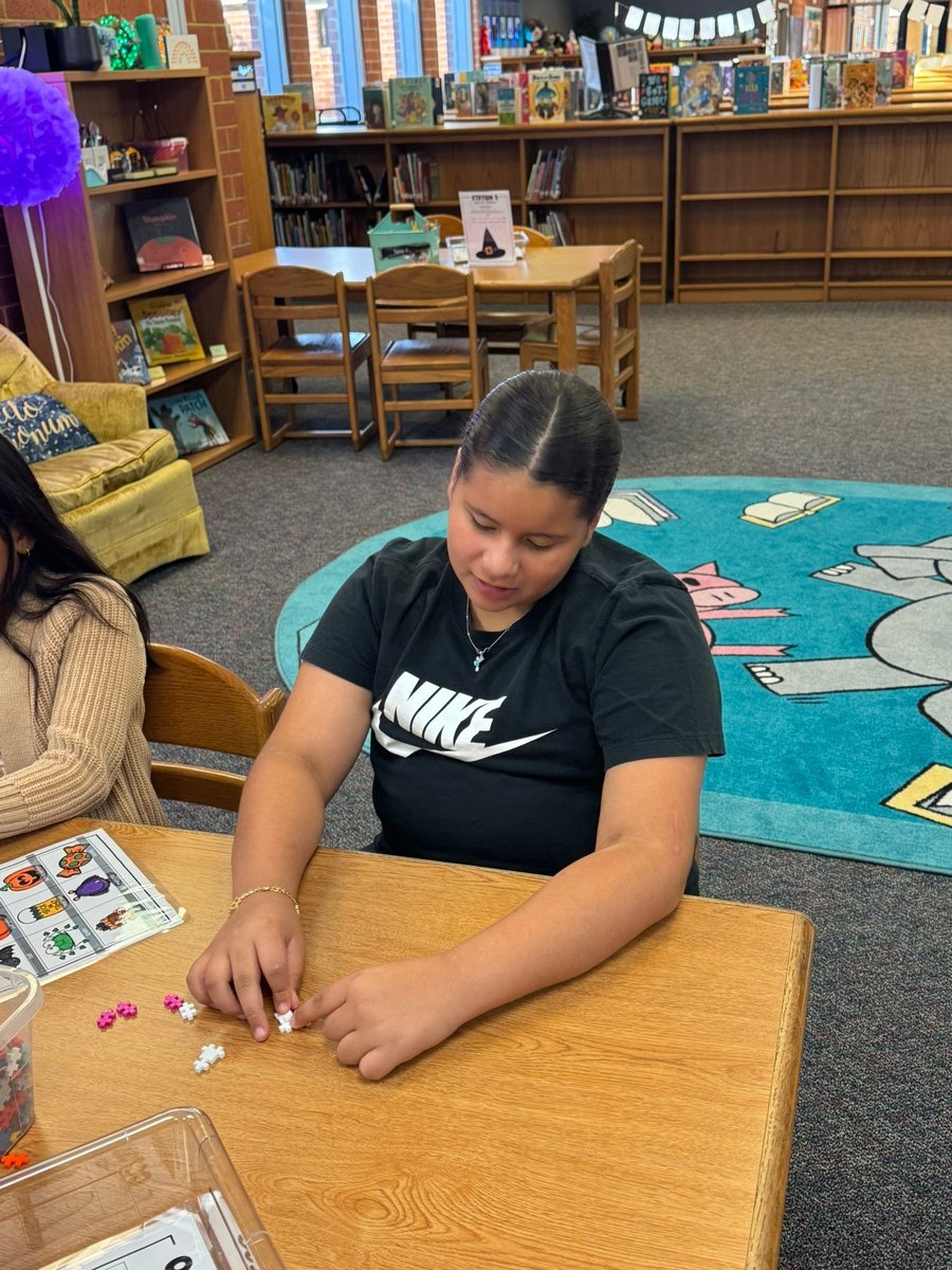 MrsLibraryLady8's tweet image. This fall, we've been honing our research skills in class, and students are still enthusiastic about the variety of centers they can enjoy once they complete their tasks. #FallLearning #StudentEngagement