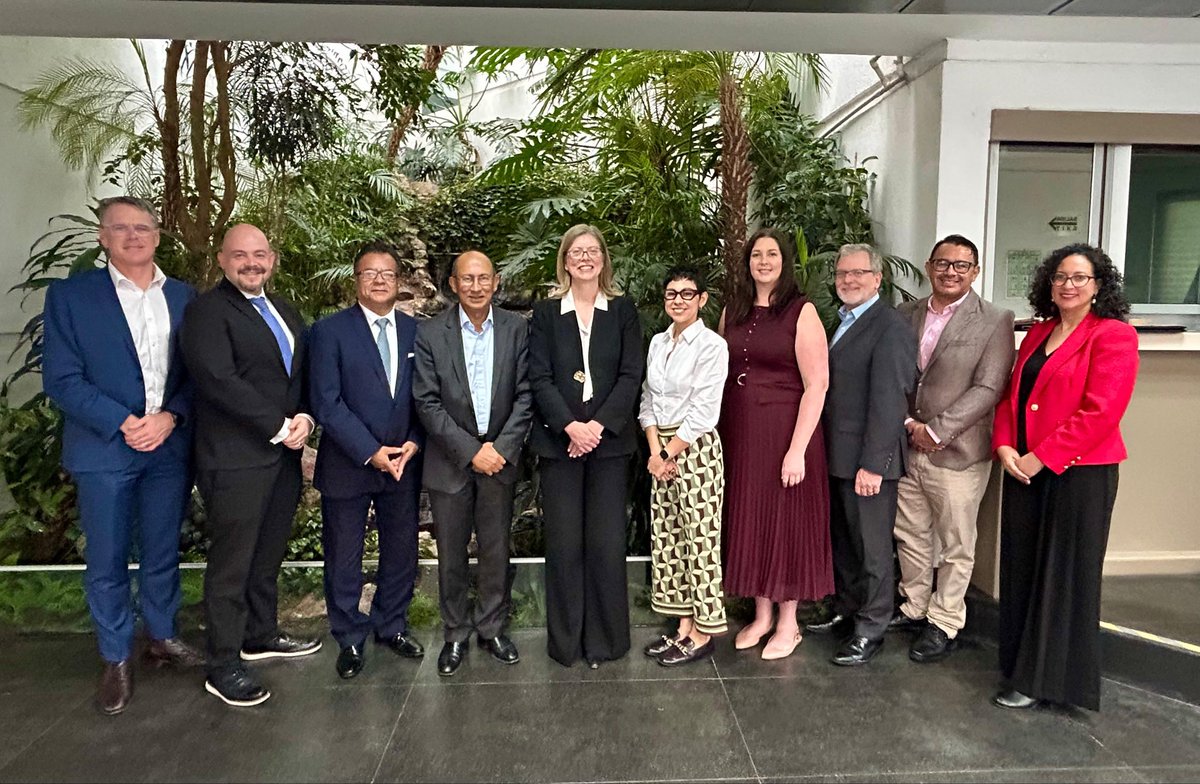 El día de hoy recibí en la Embajada a la delegación de <a href="/UQ_News/">UQ News</a> encabezada por su Rector Peter Varghese AO, así como a  representantes de <a href="/SRE_mx/">Relaciones Exteriores</a> y <a href="/imatiasromero/">Instituto Matías Romero</a>. Nos reunimos para explorar nuevas formas de cooperación a fin de seguir fortaleciendo la relación de 🇦🇺🤝🇲🇽.