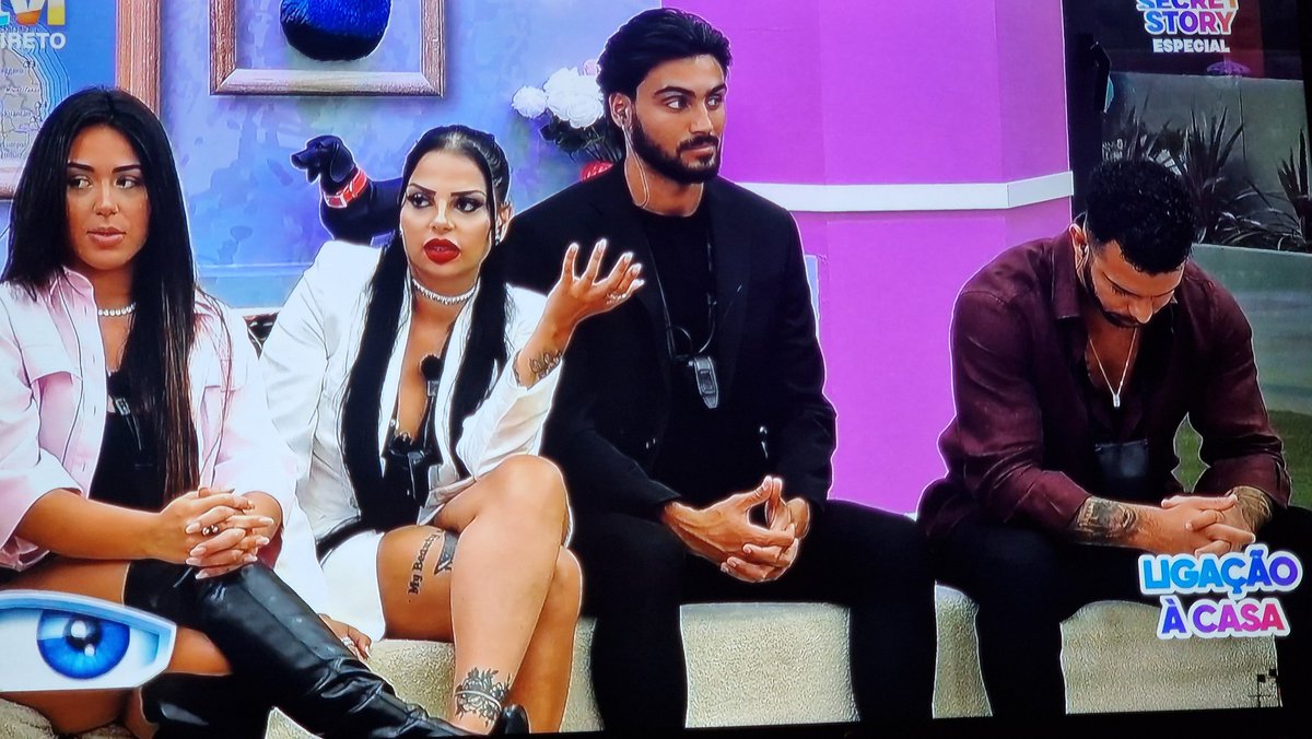 O choque chegou quando a tininha disse que ela aceitou o pedido de casamento muito feliz! #sstvi