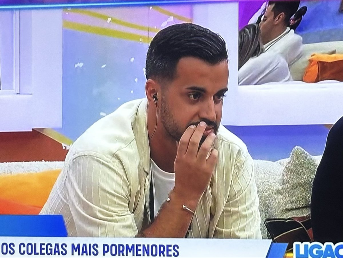 quemtecritxica's tweet photo. “diz pff que o fábio é o teu noivo” 😭😭😭 #sstvi https://t.co/XRdCCXiT4c