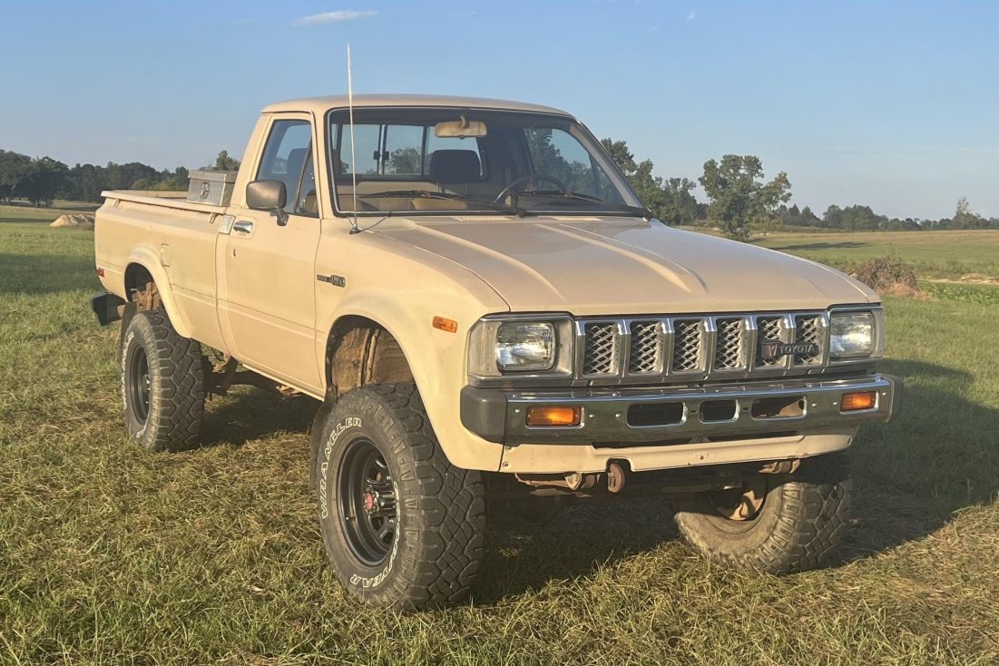 CarsBuyText's tweet image. CarsBuyText- Text Drive Sales:1982 Toyota Pickup SR-5 4×4 5-Speed at No Reserve: This 1982 Toyota Pickup SR-5 is said to have been utilized at a hunting camp in Florida… dlvr.it/TNYkbd List Yours With Us- #ToyotaPickup #ClassicCars #OffRoad #CarAuction #VintageToyota