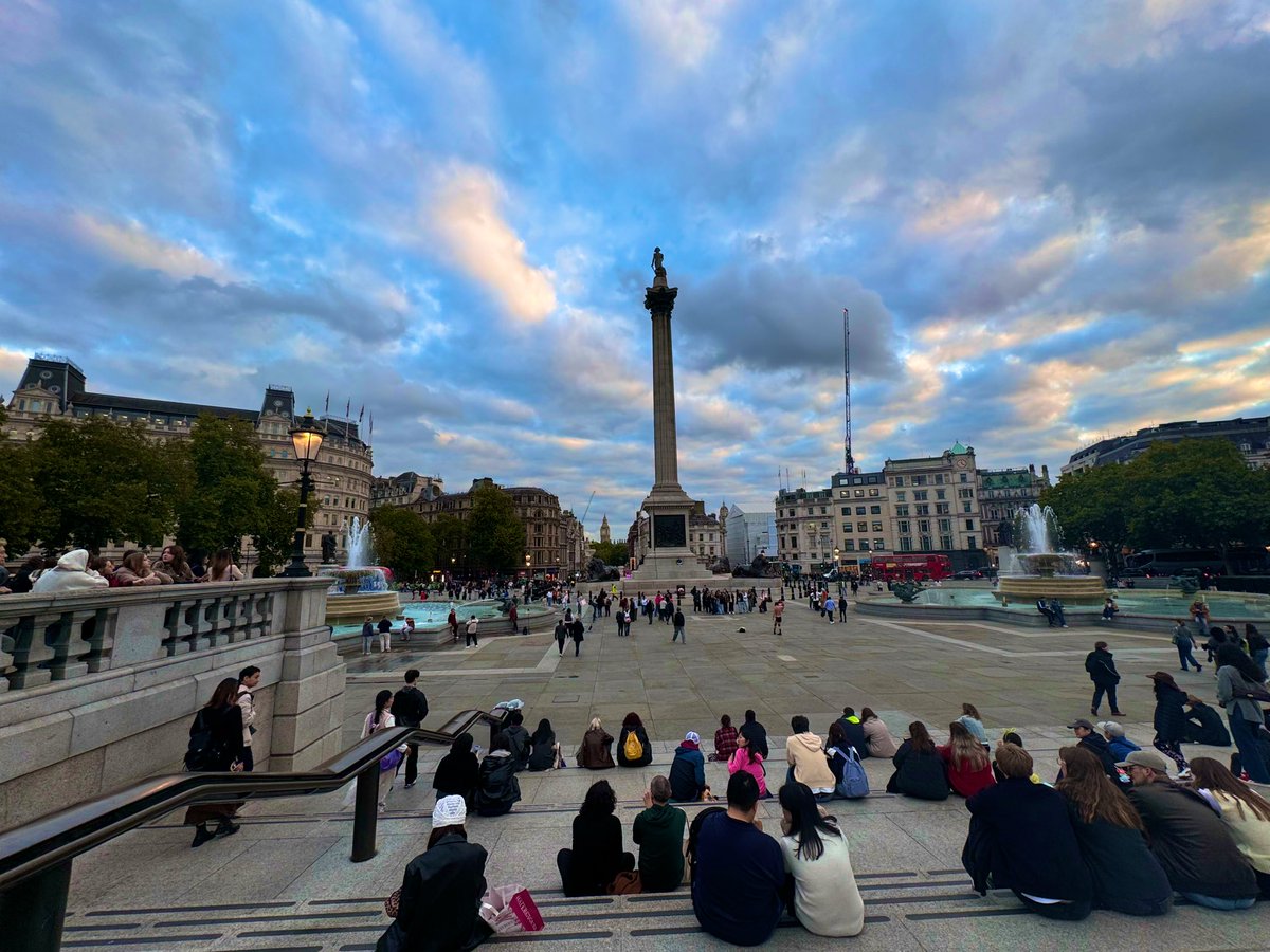 SerrySoha's tweet image. Trafalgar Square and The National Gallery 📷🩵🤍💙 #London