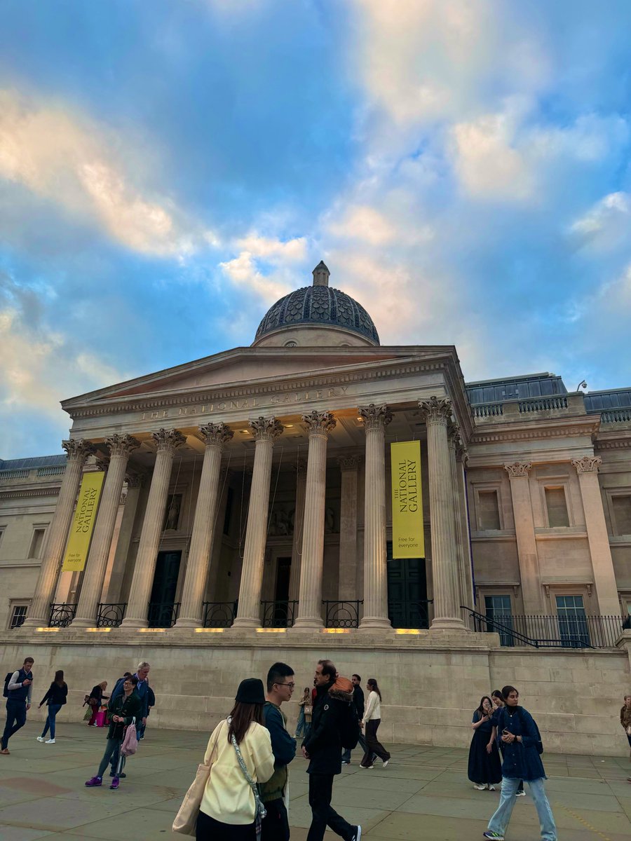 SerrySoha's tweet image. Trafalgar Square and The National Gallery 📷🩵🤍💙 #London