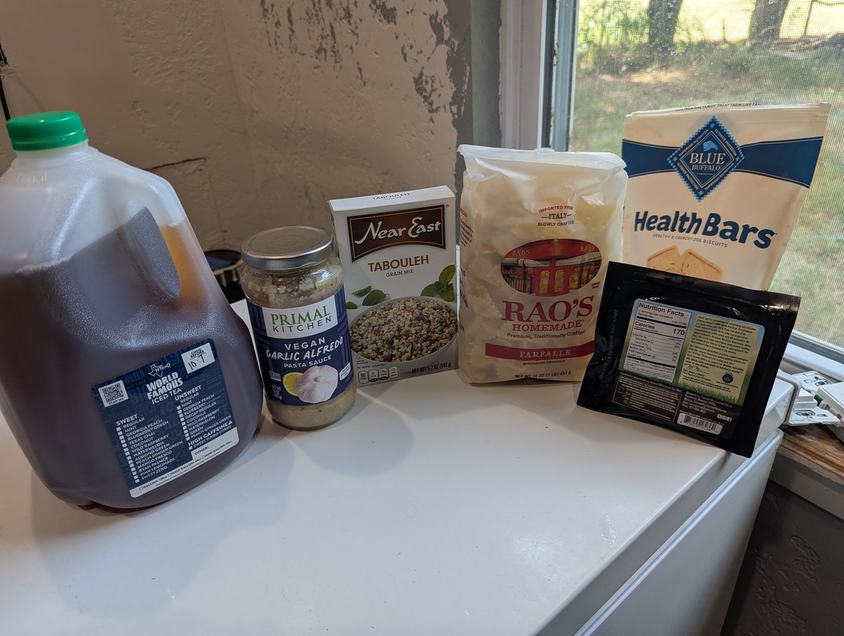 vimandlinuxuser's tweet image. For tonight's dinner I will be making pasta with beef and Tabouleh
I'm not sure I've had Tabouleh before I don't even know what it is.
Also yes, I eat bougie, my health depends on it and believe it or not I'm much less depressed when I eat "clean" foods