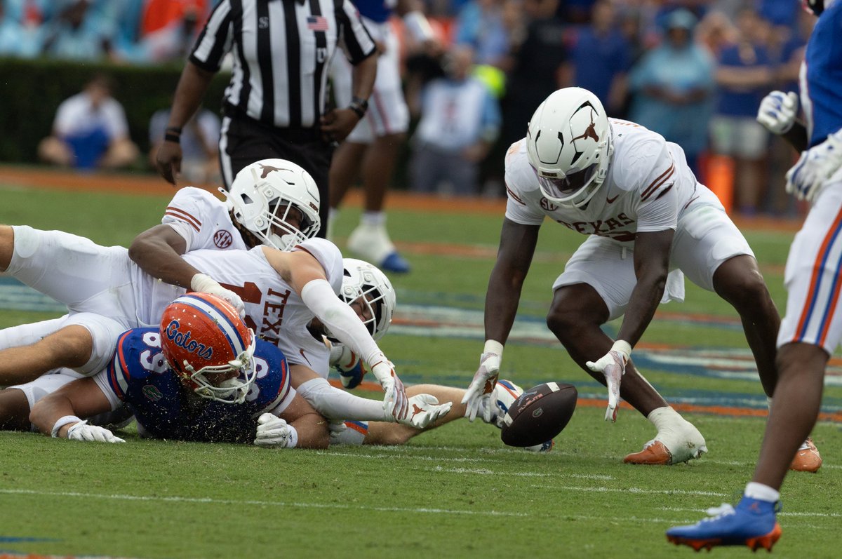 VIDEO: <a href="/druceleroy/">Drew Kelson</a> and <a href="/JettBush/">Jett Bush</a> assess the Longhorn defense's performance against Florida and identify areas needing improvement ahead of this weekend's Red River Shootout

FREE video + summary: on3.com/teams/texas-lo…