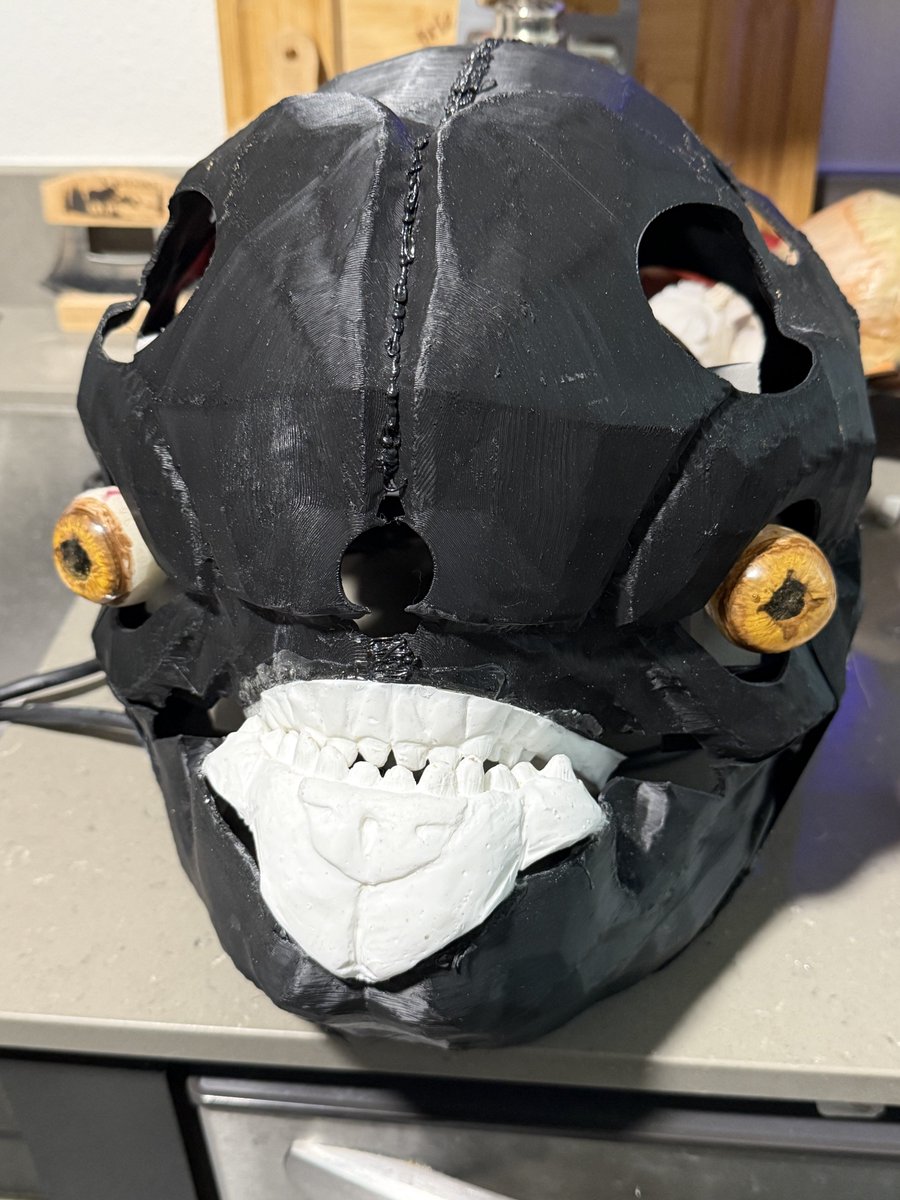 LexWexy's tweet image. Not a single thought behind those eyes.

#halo #hcs #halocosplay #yapyap #theyappening