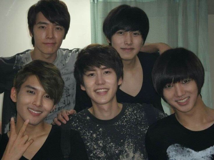 ally lurks 🦒🐵🐧🐟 tweet media