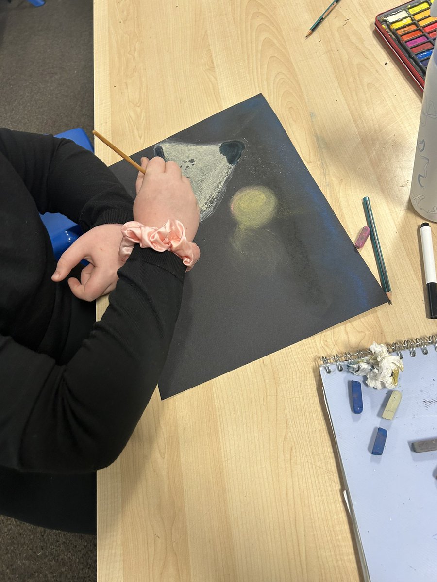 P6B have been busy this week making stop motion videos to retell chapters of our novel and drawing artwork that represents what we’ve read so far ☺️#article28 #creativity