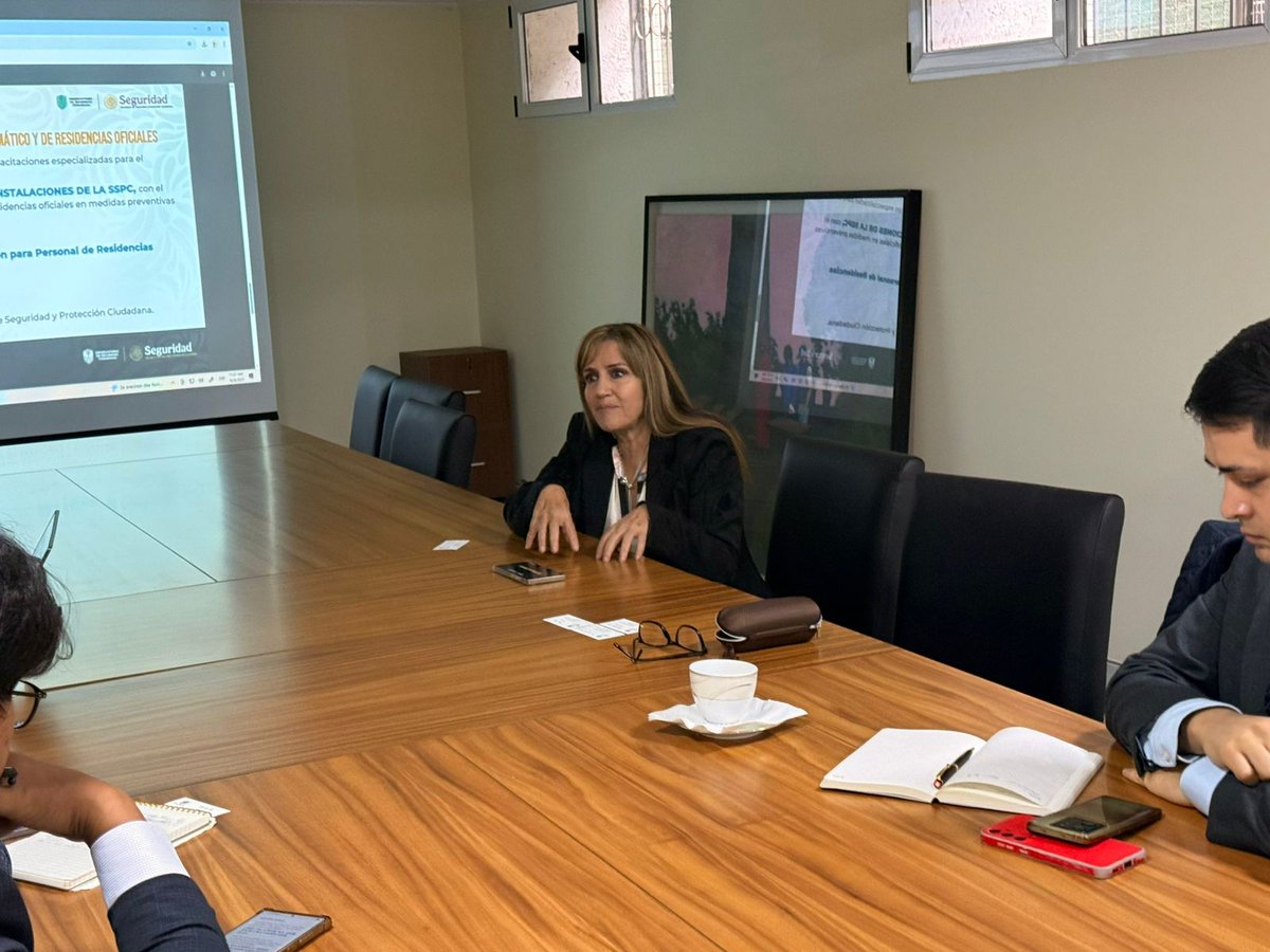 La Dirección General de Atención y Cuidado Comunitario, adscrita a la Subsecretaría de Política Criminal, Vinculación y Protección Civil de la <a href="/SSPCMexico/">Secretaría de Seguridad y Protección Ciudadana</a>, sostuvo una reunión con los encargados de seguridad de la Embajada de Corea 🇰🇷 para fortalecer la cooperación y promover su