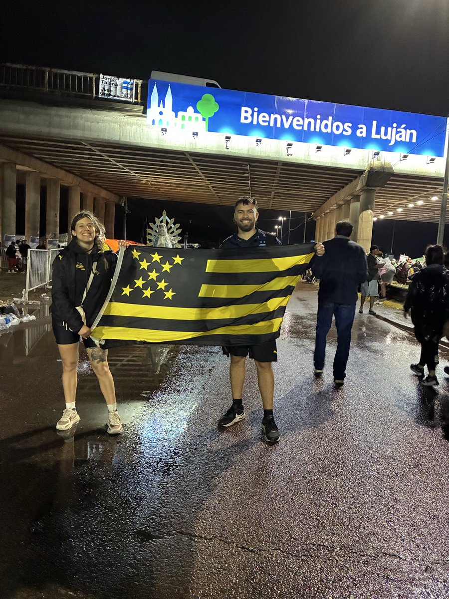 Después de 50 km caminados con mi amor , llegando a Luján 
#peregrinacion #virgendelujan #perelujan #peñarol