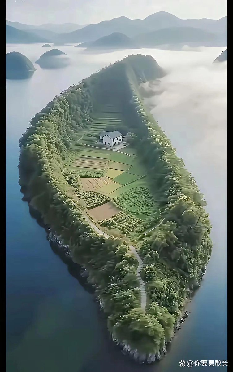 Hak intikamını kuldan kul ile alır.Din irfan bilmeyen bunu kul etti sanır
    İyi insanların karşısına 
      İyi insanlar çıkmalı
        Biraz da kötüler 
           Yalnız kalmalı