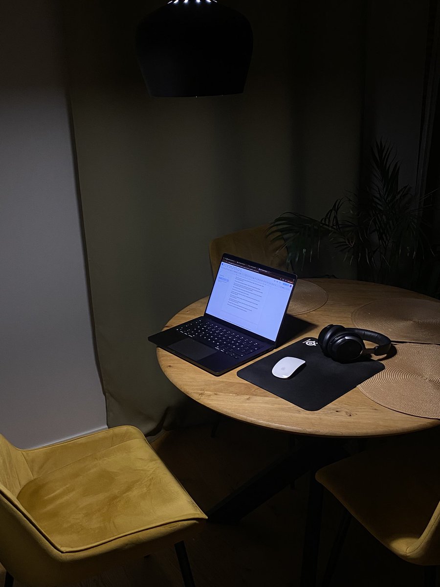 MartScripting's tweet image. Came to visit my girl and ended up writing scripts behind her dining table at 1am
That’s how you know you’re dialed in😤