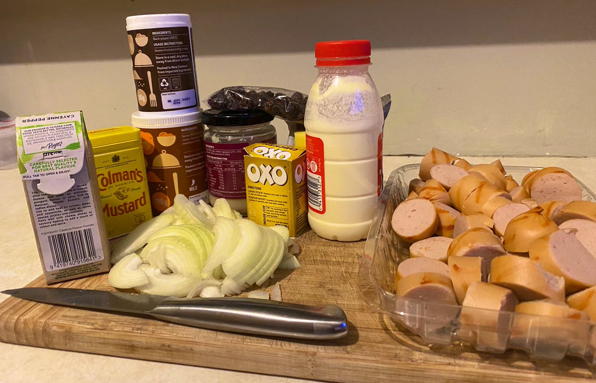 What’s the sauce?… 👩‍🍳🍅

Zero sachets in the pantry so made my own. Forgot to add salt, tomato paste &amp; brown sugar to the picture.. #MasterChef 

So who's ditching the aisles for the stove tonight? #CookAtHome #CurryMagic