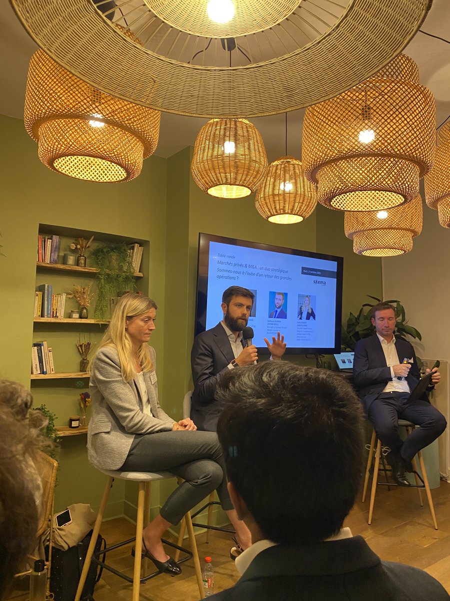 Hier soir, #Algorythmos a assisté à la table ronde de SKEMAAlumni :
“Marchés privés &amp; M&amp;A — le retour des grandes opérations ?”
De belles discussions sur l’avenir de l’investissement et de l’innovation 🤝💡