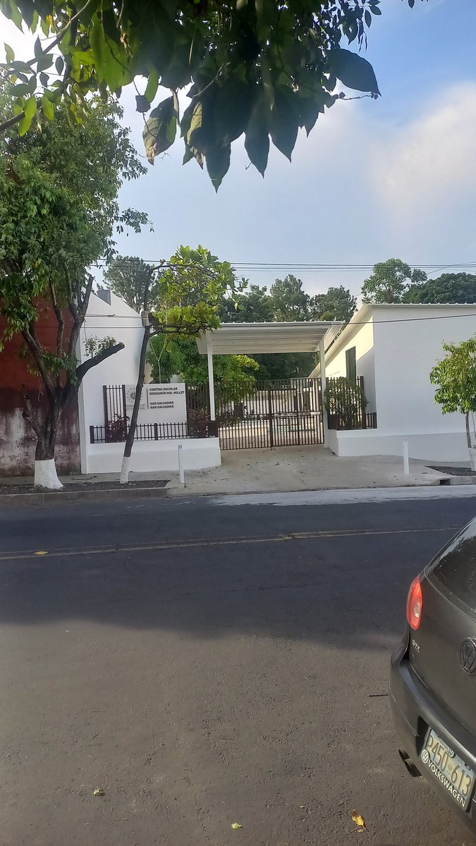 linda a quedado esta escuela en la cima , arriba del excolegio denber,