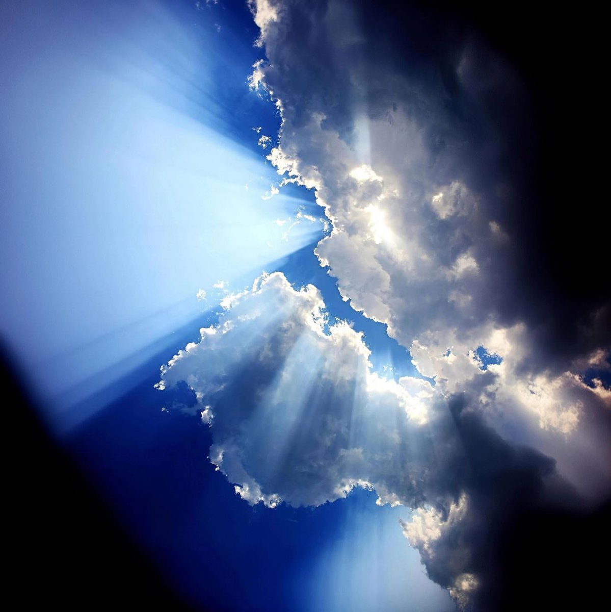 smartphone_astr's tweet image. By our member Nick, #Greece / #skyphotography #weatherphotography #clouds #Moon #Moonshot @MoonHourSocial