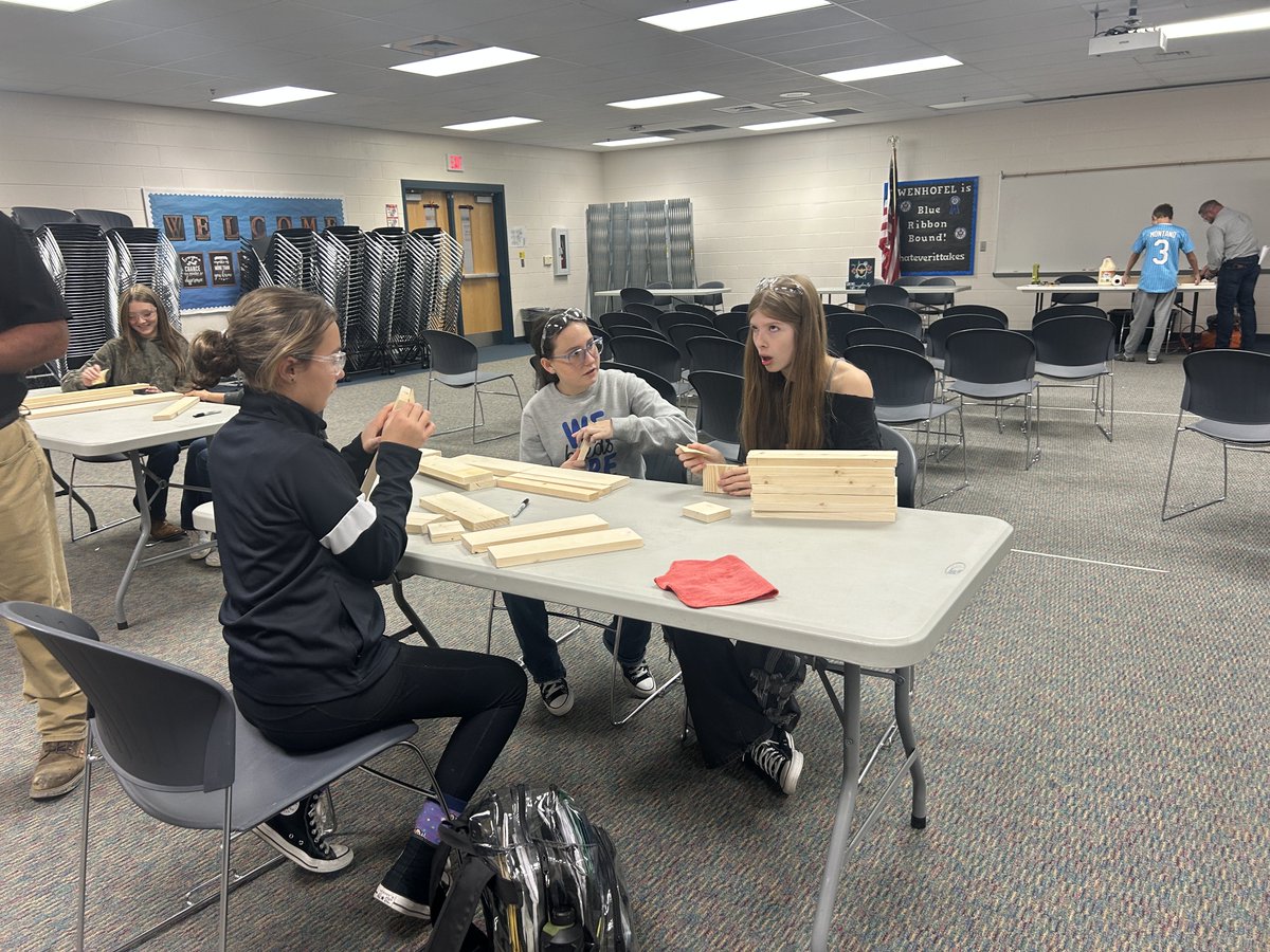 Construction Club ⁦<a href="/TwenhofelMS/">Twenhofel Middle</a>⁩ hard at work! Students are building trophy shelves or a planter box as their project. Thank you to ⁦<a href="/TradesNKY/">TradesNKY</a>⁩ for your partnership!