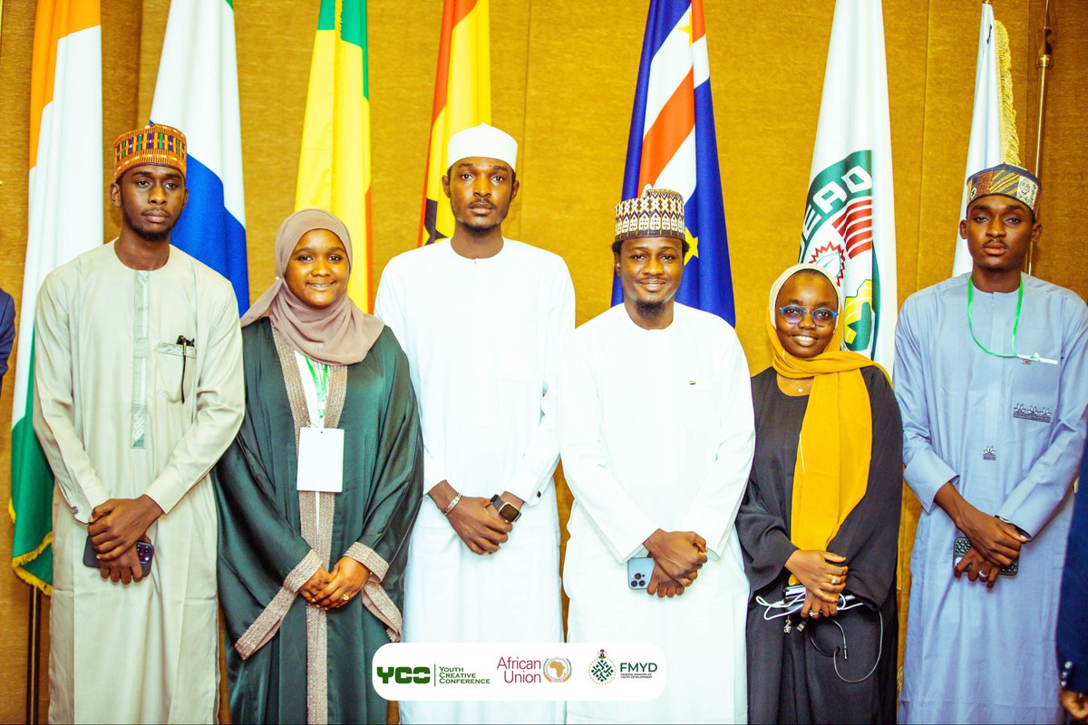 "Until a Lion learns to write its own story, the hunter will always be the author." 

A moment of Silencing the Gun, at the 2025 <a href="/Youthcreativez/">Youth Creative Confrence</a> Conference. We raised our #voices, sharpened our #pens and reclaimed our #narratives

#creativeleadership
#poetry